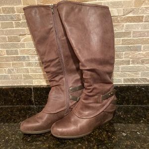 LIKE NEW- Baretraps brown boots- size 6